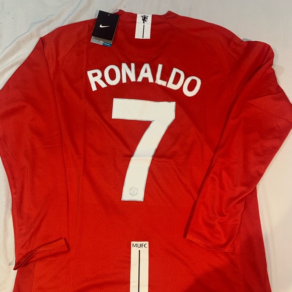 Ronaldo Manchester United Jersey - Picture 3 of 6